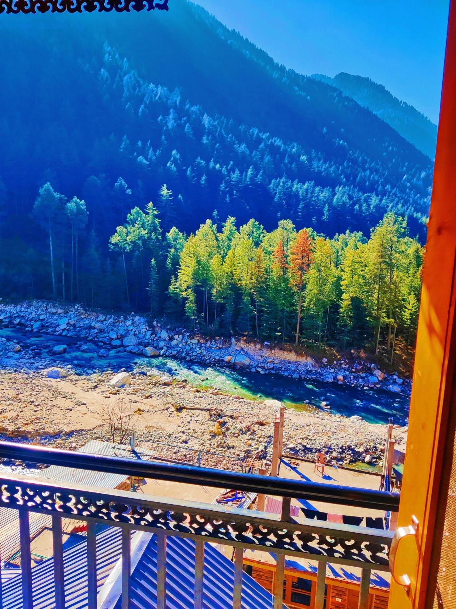 Chalo Chhalal Hotel & Cafe Касоль Экстерьер фото
