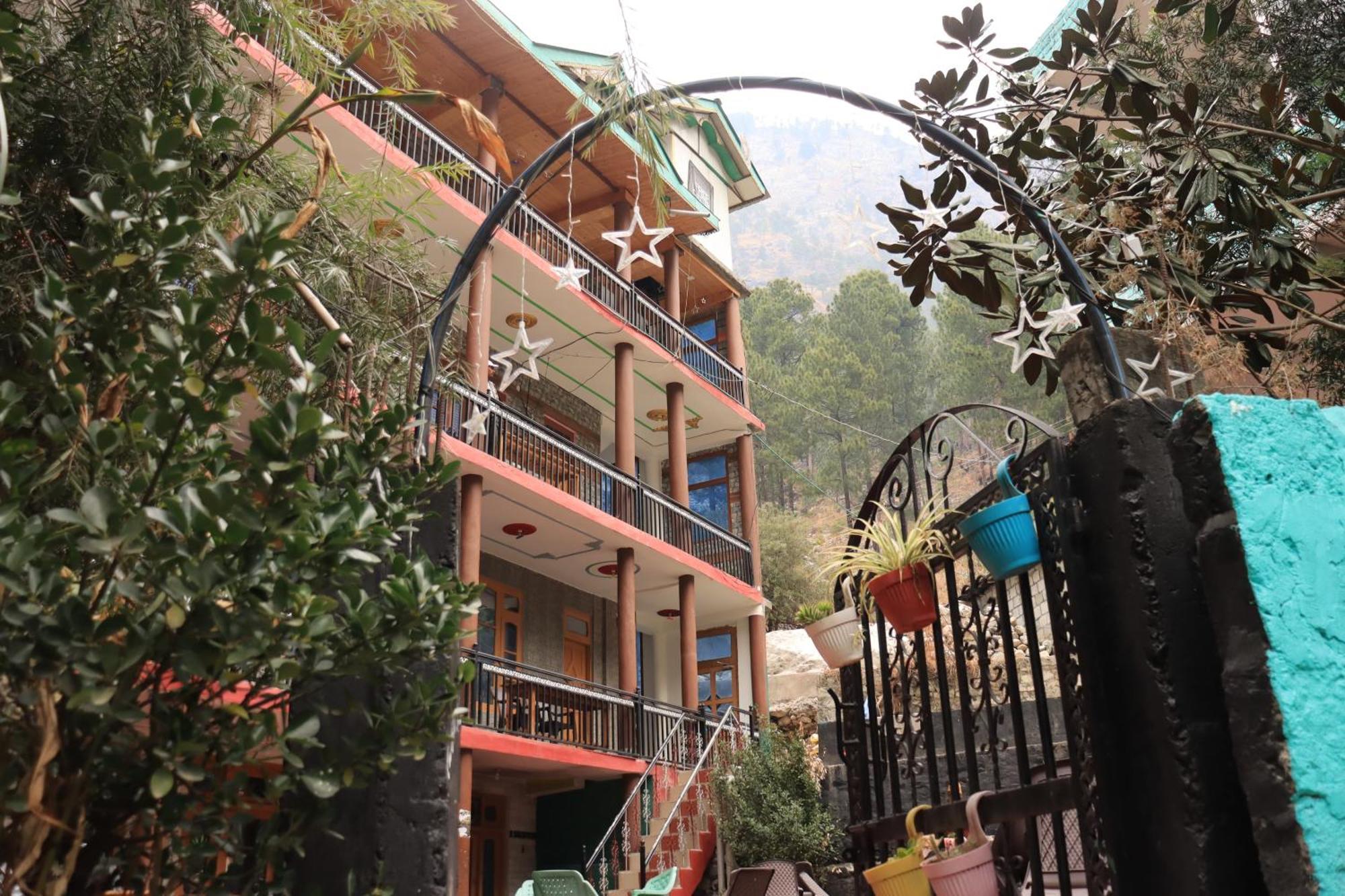 Chalo Chhalal Hotel & Cafe Касоль Экстерьер фото