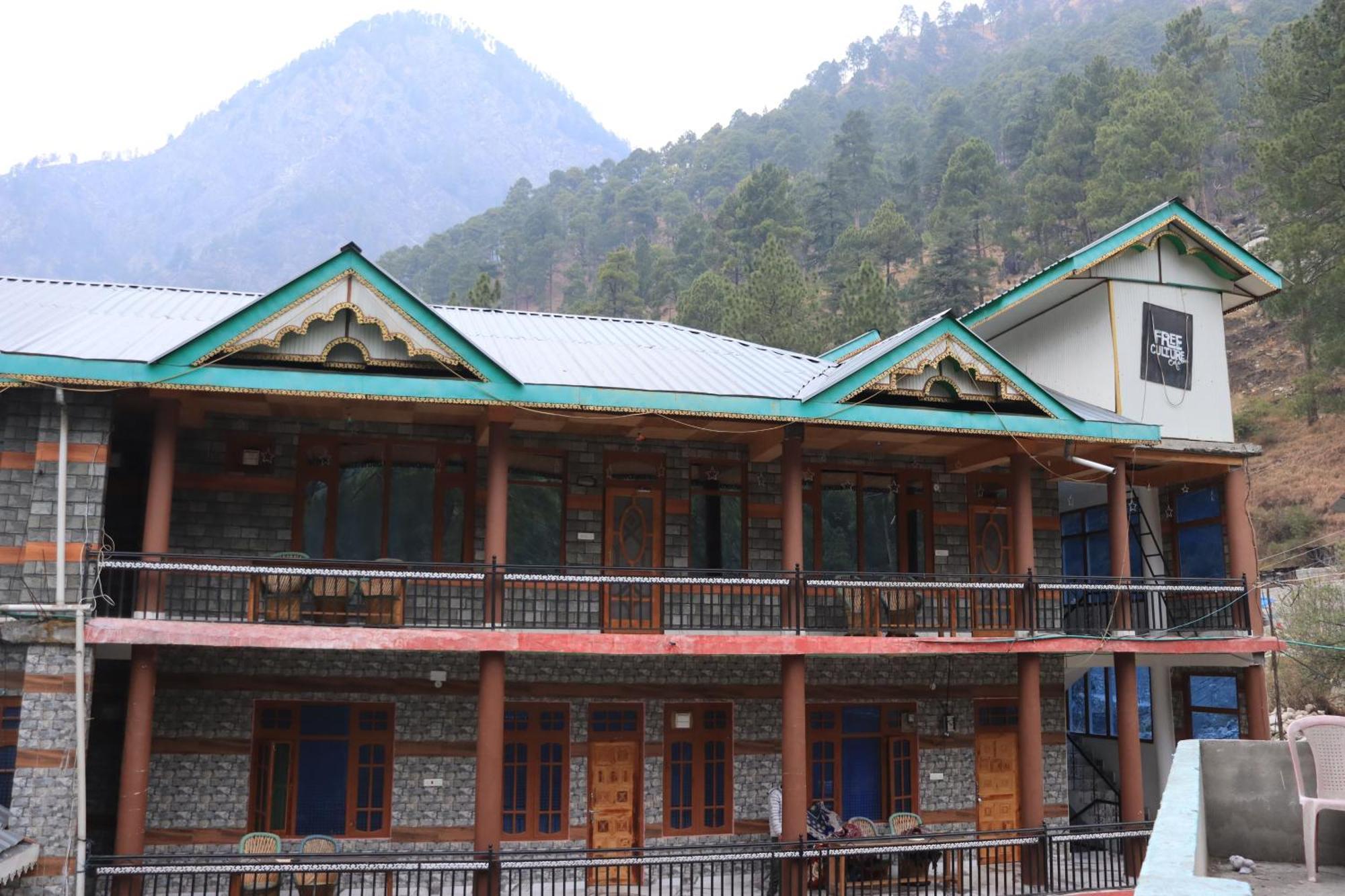 Chalo Chhalal Hotel & Cafe Касоль Экстерьер фото