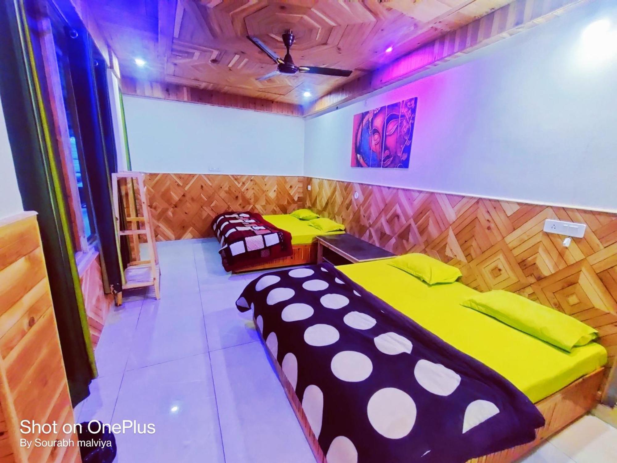 Chalo Chhalal Hotel & Cafe Касоль Экстерьер фото