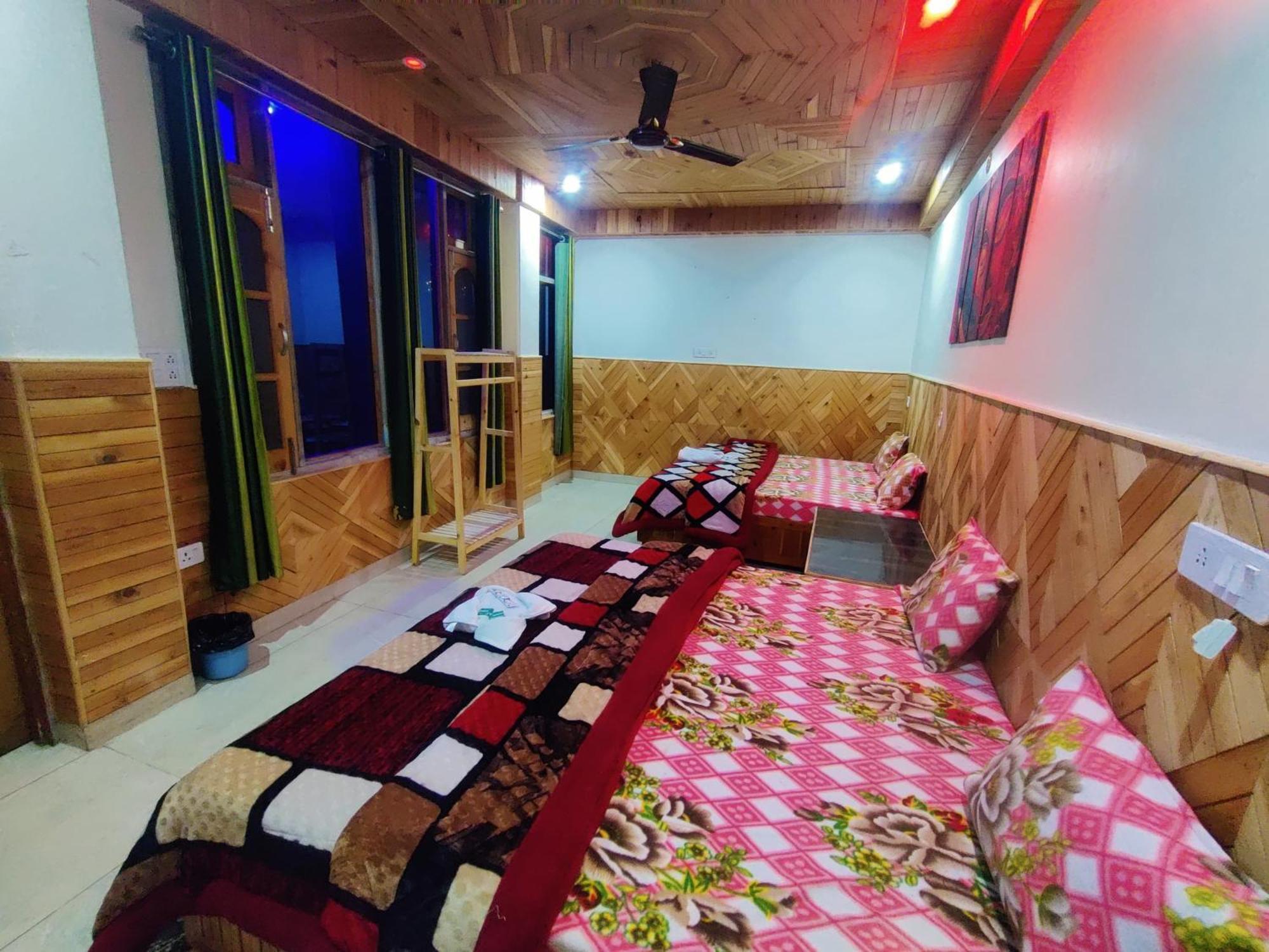 Chalo Chhalal Hotel & Cafe Касоль Экстерьер фото