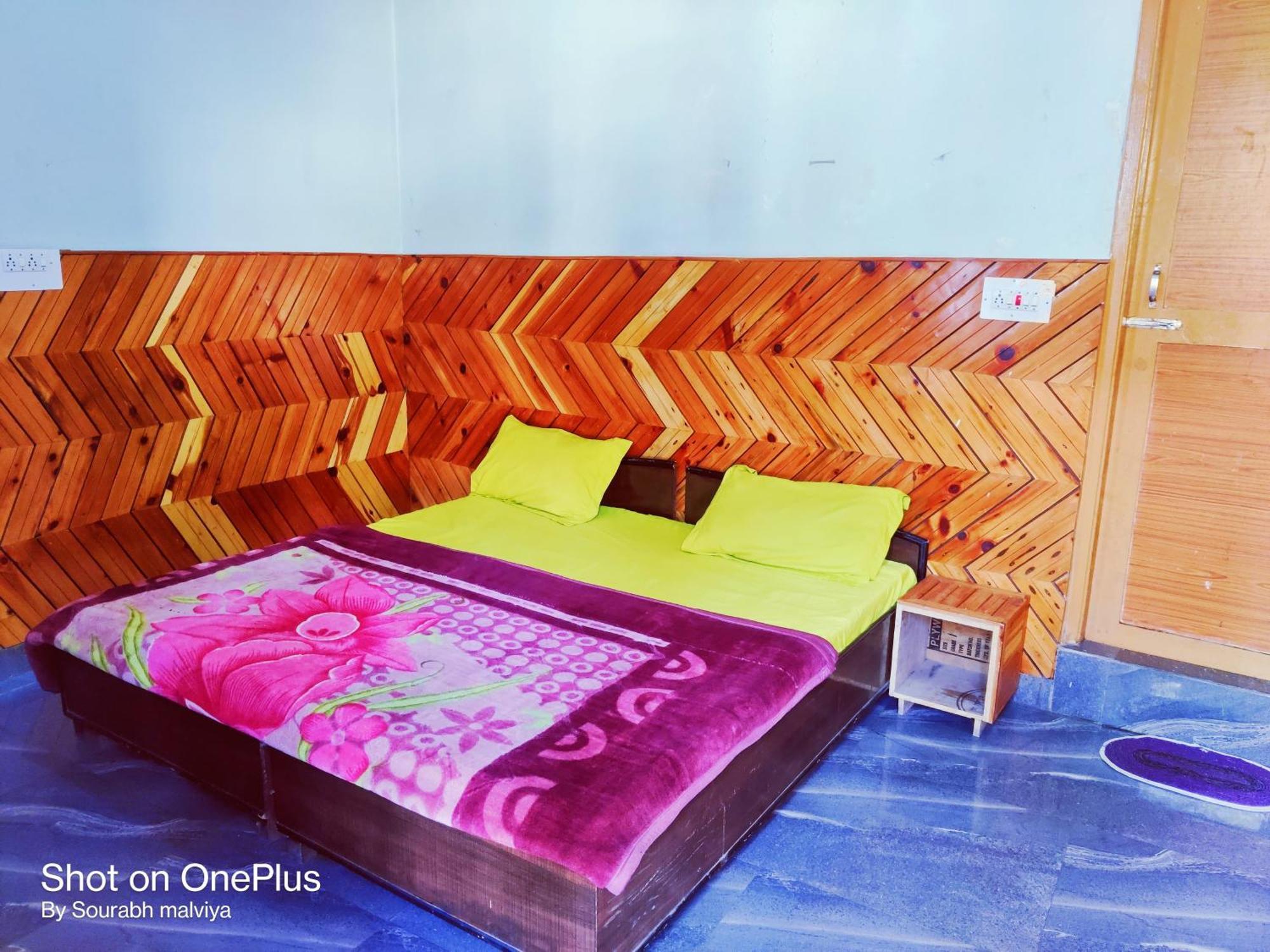 Chalo Chhalal Hotel & Cafe Касоль Экстерьер фото