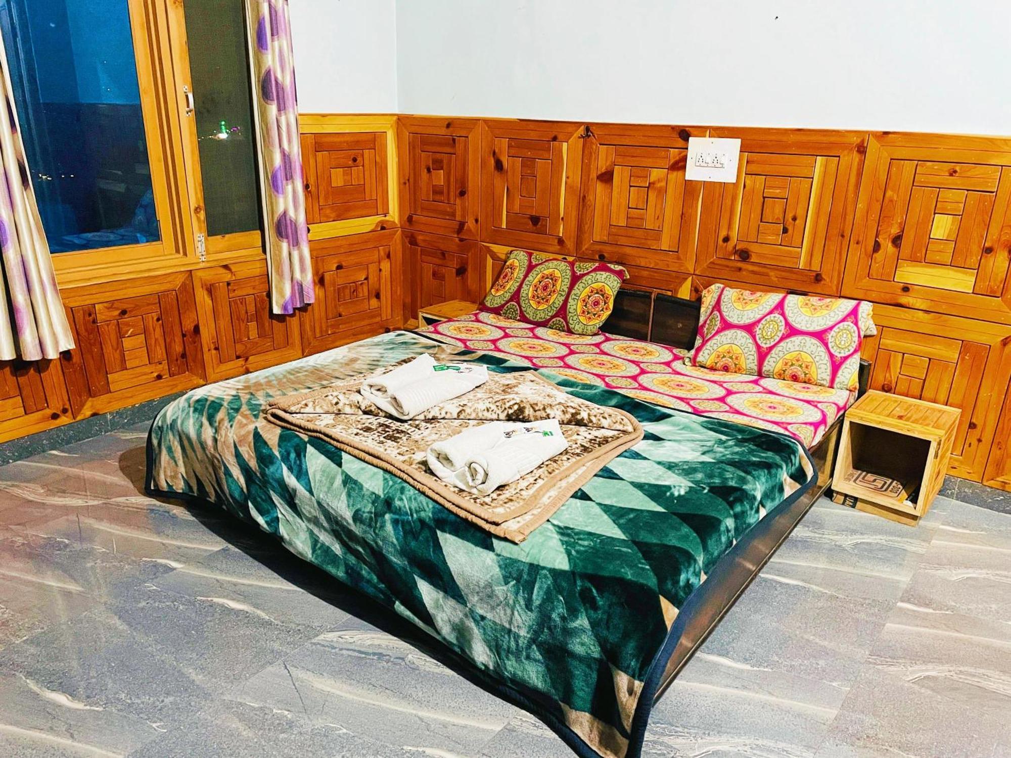 Chalo Chhalal Hotel & Cafe Касоль Экстерьер фото