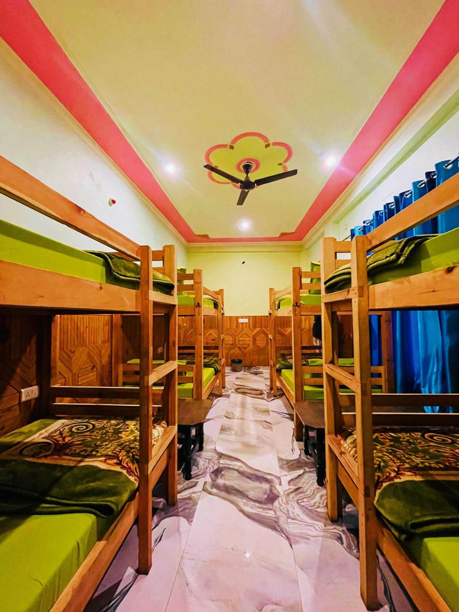 Chalo Chhalal Hotel & Cafe Касоль Экстерьер фото