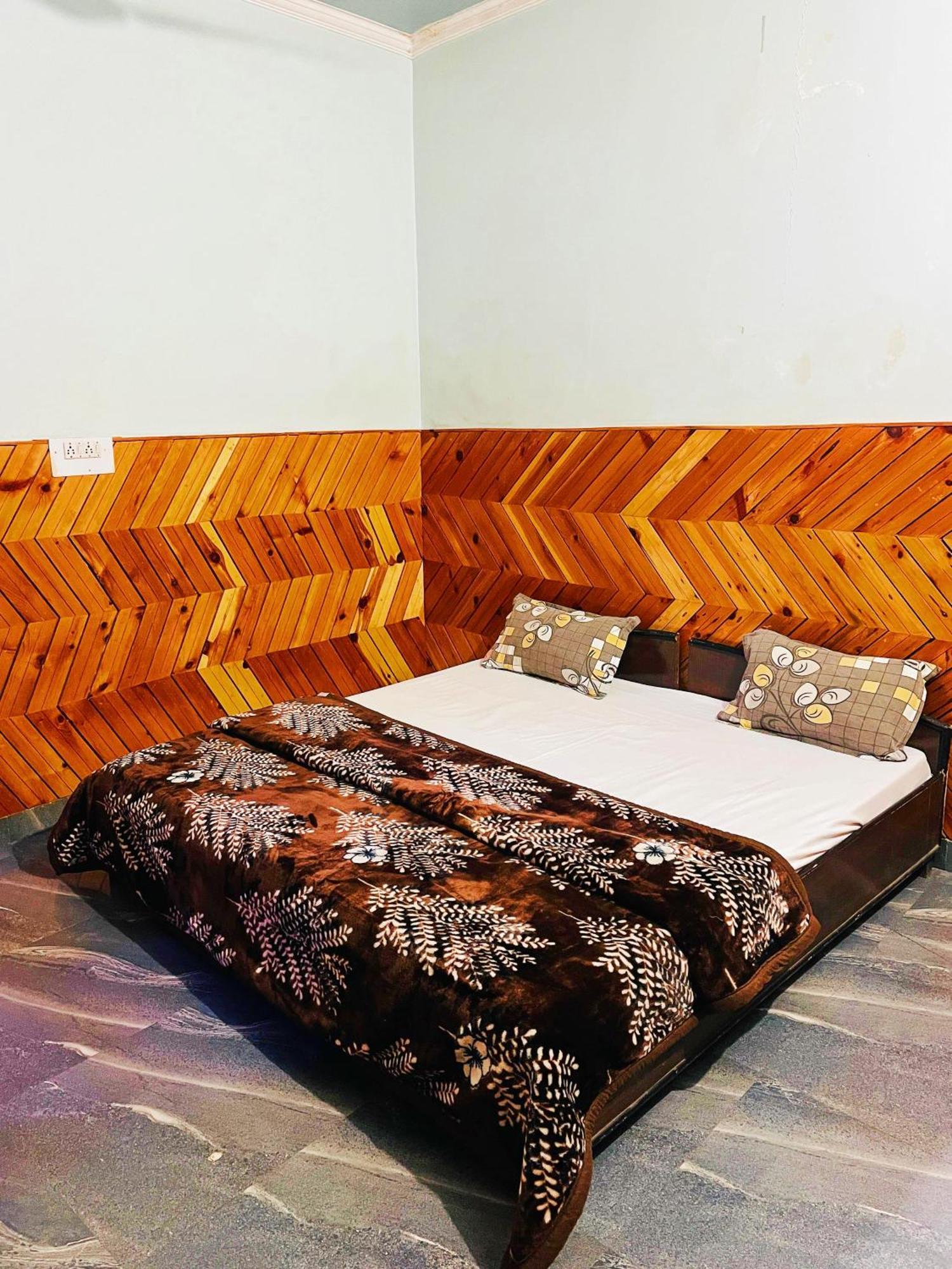 Chalo Chhalal Hotel & Cafe Касоль Экстерьер фото